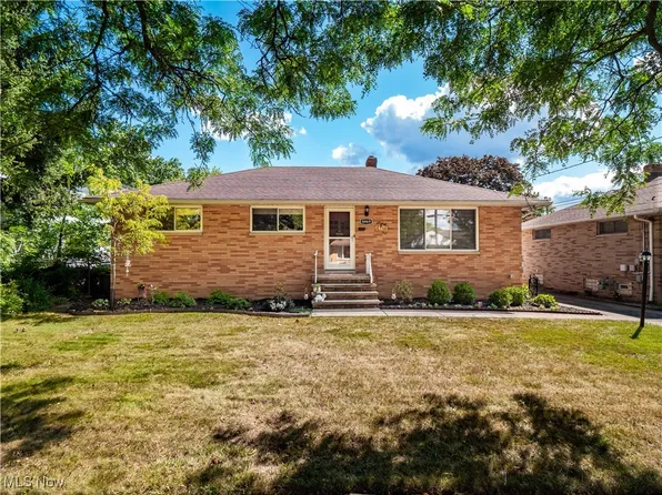 6469 Alexandria Dr, Parma Heights, OH 44130