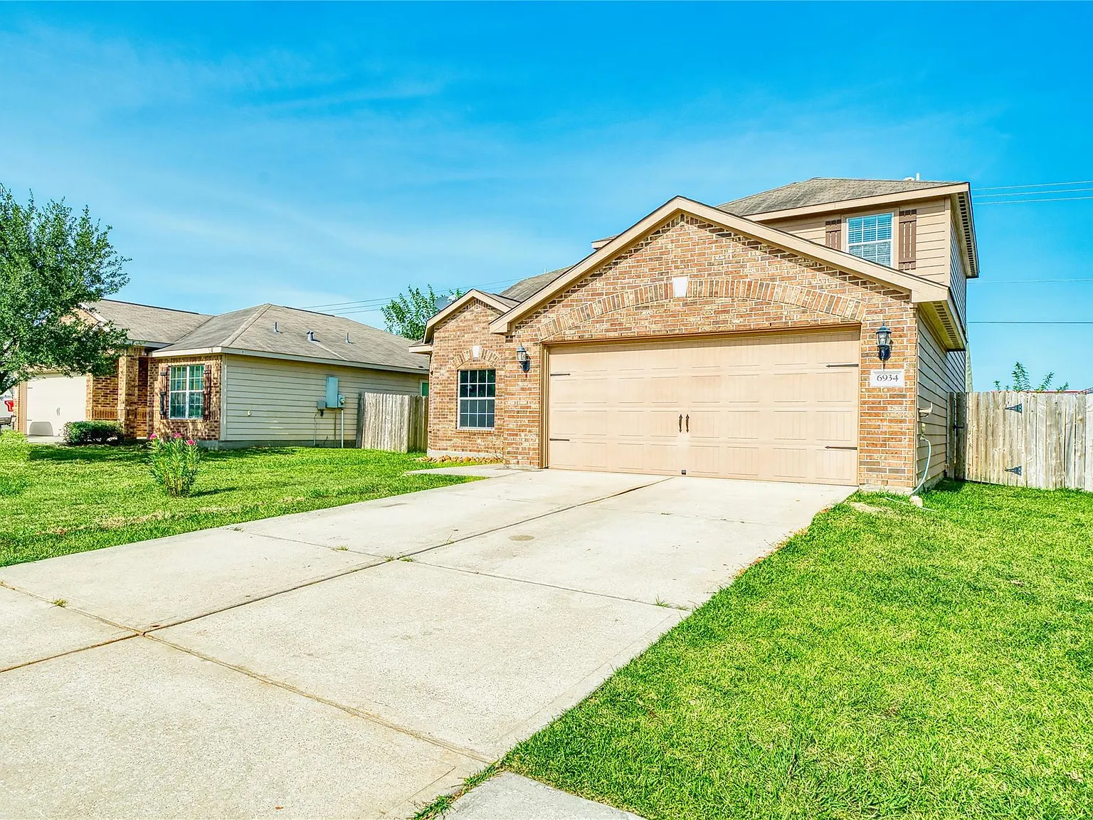 4 bed, 2.5 bath, 2124 sqft, $2,500 — Photo 4