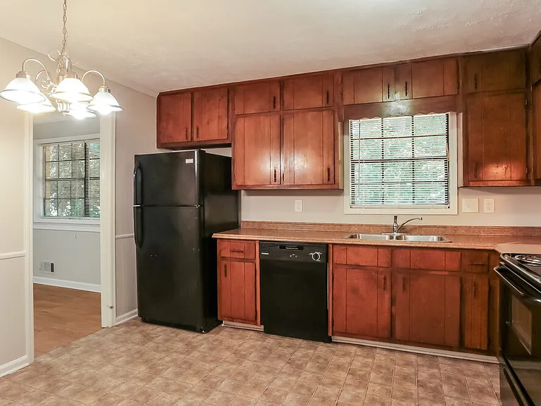 3212 Goldenchain Dr — Photo 9