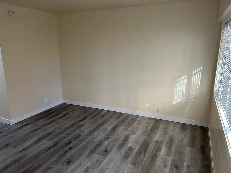 Maverick Apartments — Photo 17