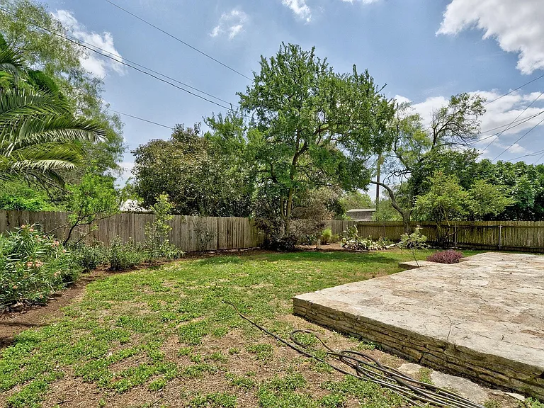 6307 Smith Oak Trl — Photo 23