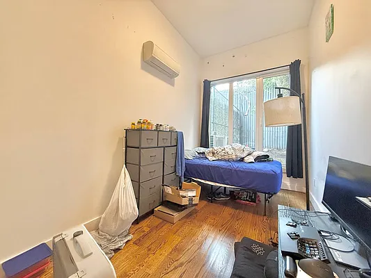 Bedroom, photo 4