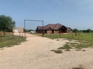 135 Robertson Rd, Bowie, TX 76255