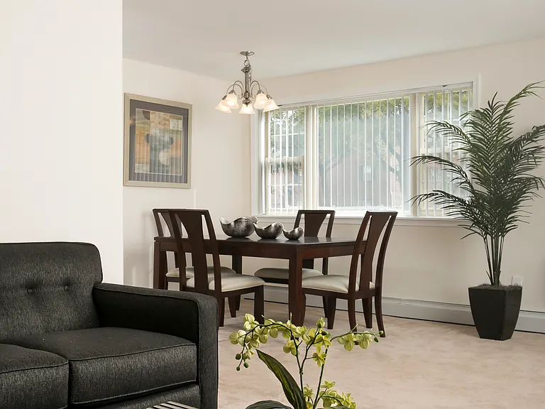 Stratford Apartments — Photo 51