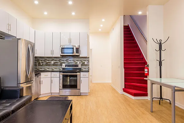 Rented by Smart City Real Estate LLC | media 22