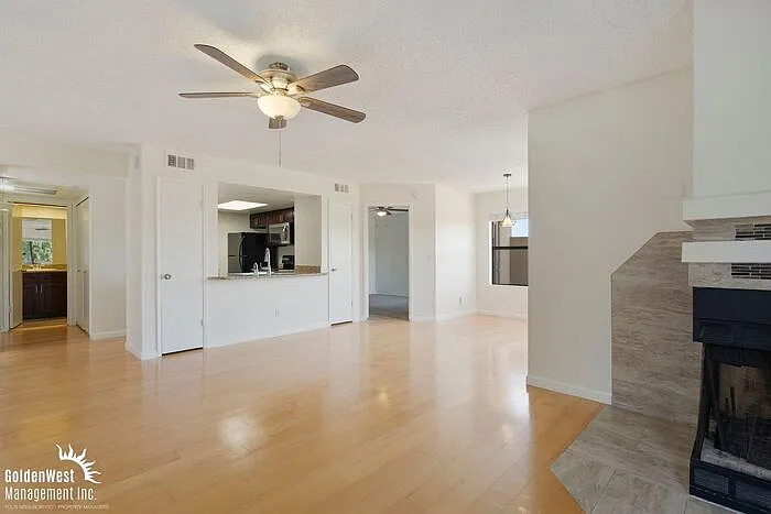 2 bed, 2.0 bath, 1059 sqft, $2,100 — Photo 4