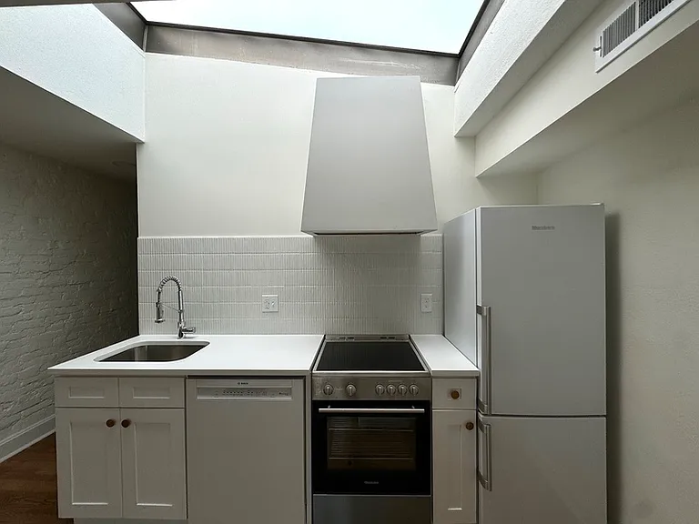 1934 Green St #3 — Photo 23