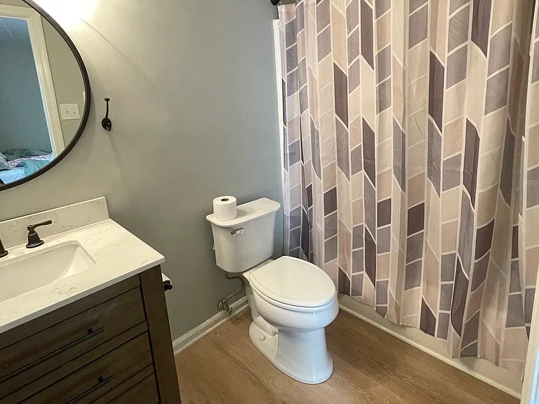 209 Hutchins Dr — Photo 16