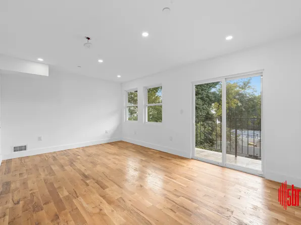 1116 Blake Avenue image 16 of 44