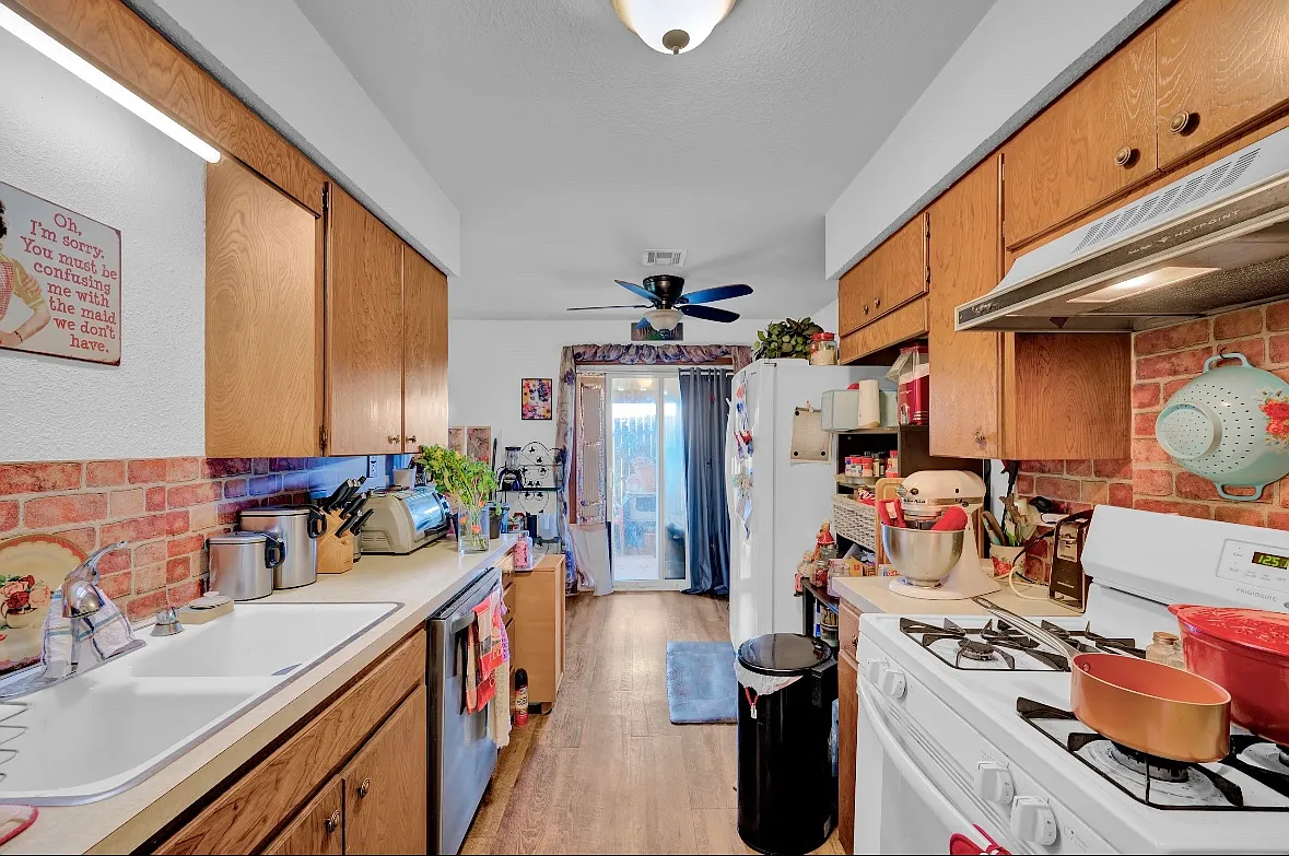 2 bed, 992 sqft, $1,100 — Photo 2
