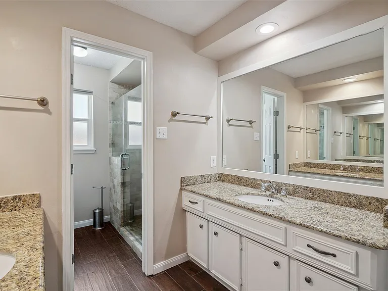 10911 Elmdale Dr — Photo 5