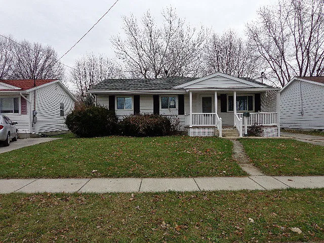 484 Clinton St photo 1