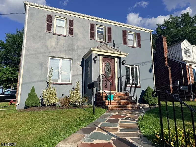 136 Belmohr St #1