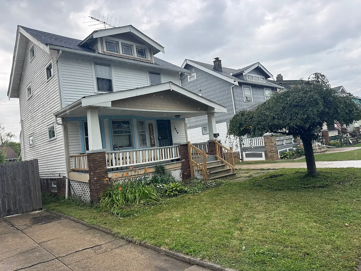 3 bed, 1.5 bath, 1550 sqft, $1,585 — Photo 2