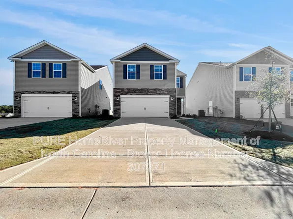 672 13th Avenue Dr NE, Hickory, NC 28601