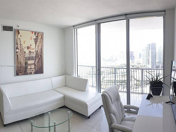 3rd image of 1750 N Bayshore Dr APT 4612