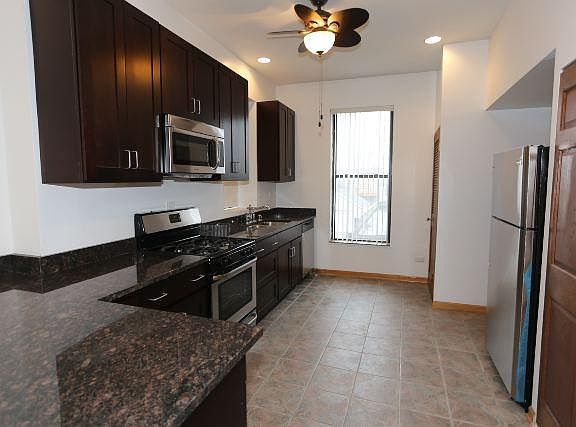 3rd image of 1223 W Erie St #1