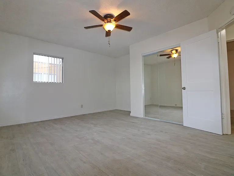 4760 Kansas St — Photo 8
