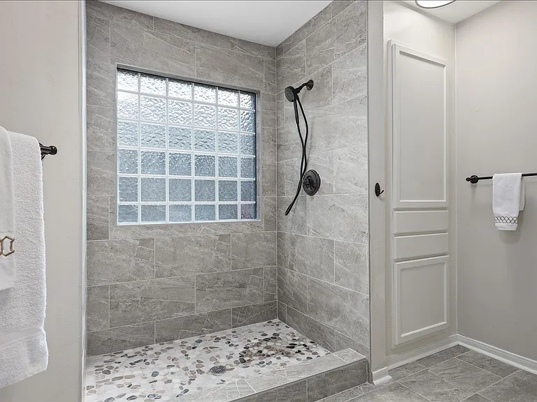 714 Regency Ct — Photo 14