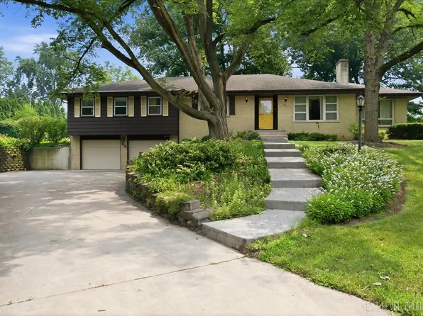 1341 Meadowrue Ln, Batavia, IL 60510