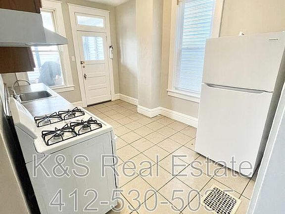 4th image of 901 Summit St #1