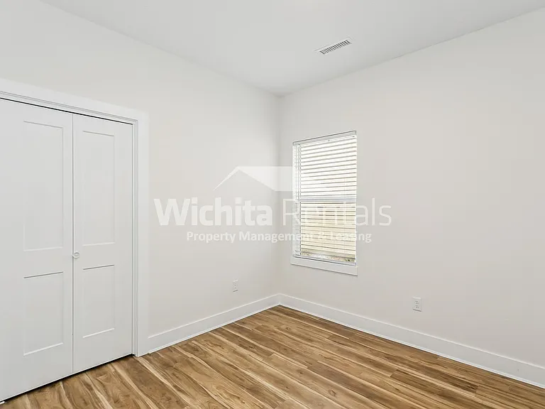 1742 - 1744 S. Hickory Creek St. — Photo 8