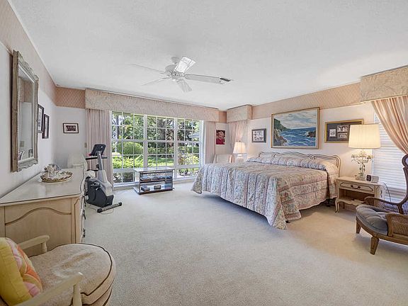5th image of 424 N Country Club Dr