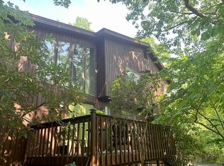 102 Mill Spring Ln, Stamford, CT 06903