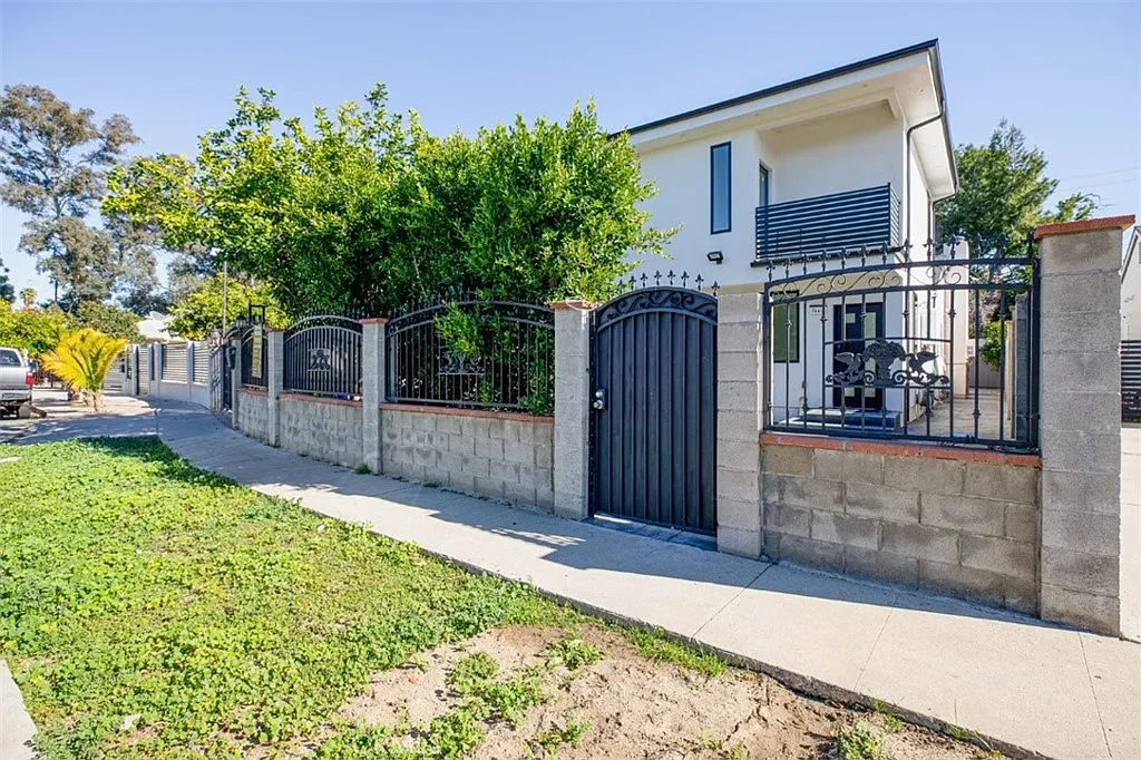 2 bed, 1.5 bath, 1050 sqft, $3,500 — Photo 3