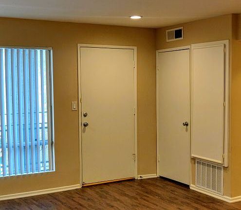 3rd image of 13138 Moorpark St APT 8