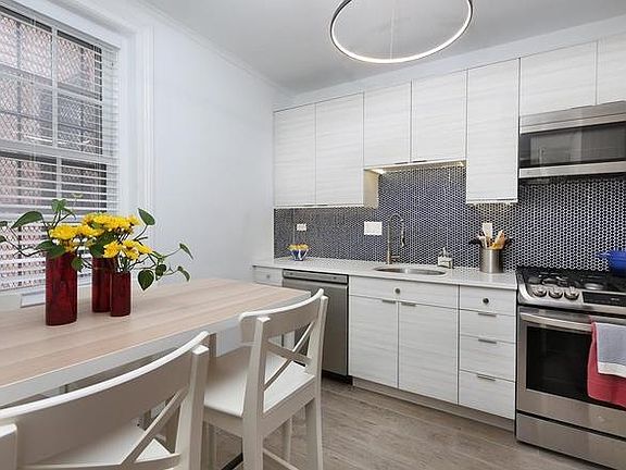 4th image of 67 Marion St APT 2
