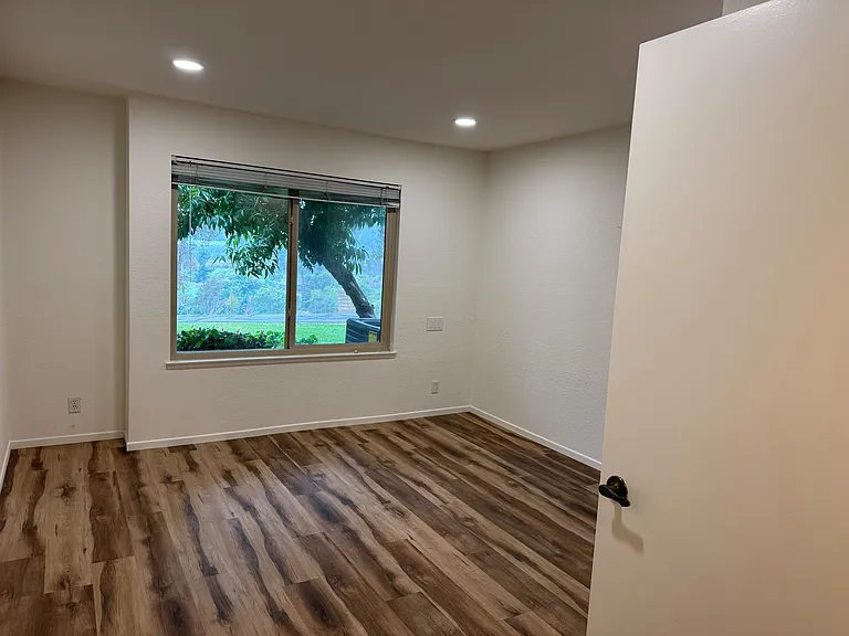26571 Lucinda — Photo 44