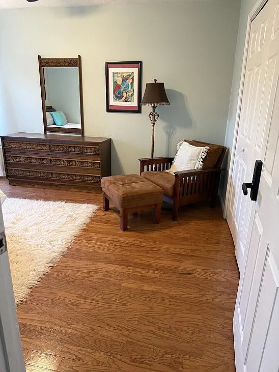 4 bed, 3.5 bath, 4500 sqft, $1,027 — Photo 2
