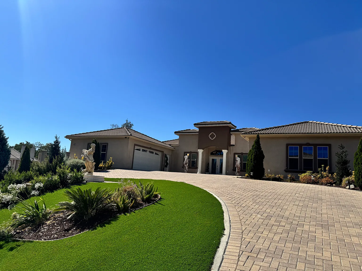 4 bed, 2.5 bath, 1940 sqft, $3,400 — Photo 4