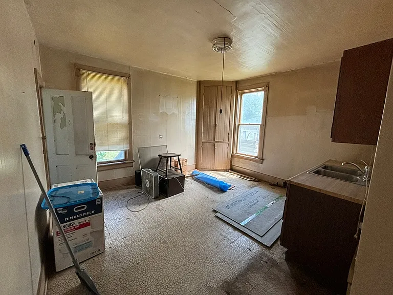 203-207 E 3rd St #207 — Photo 2