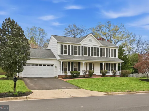 12615 Heritage Farm Ln, Herndon, VA 20171