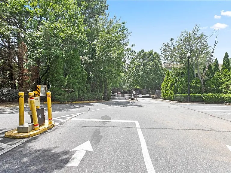 2700 Pine Tree Rd NE #2303 — Photo 24