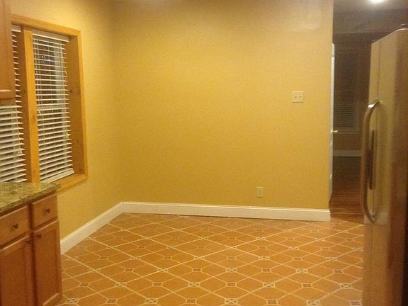 3rd image of 236 W Essex Ave