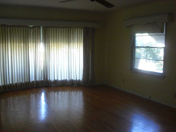 3rd image of 4423 Pepperwood Ave