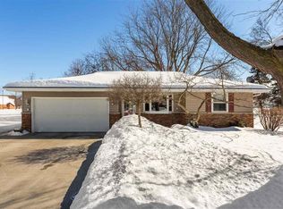 12 Seneca Ct, Appleton, WI 54911
