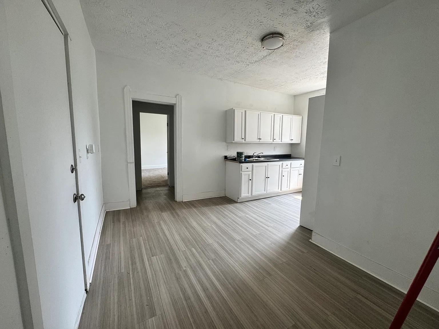 3 bed, $1,380 — Photo 2