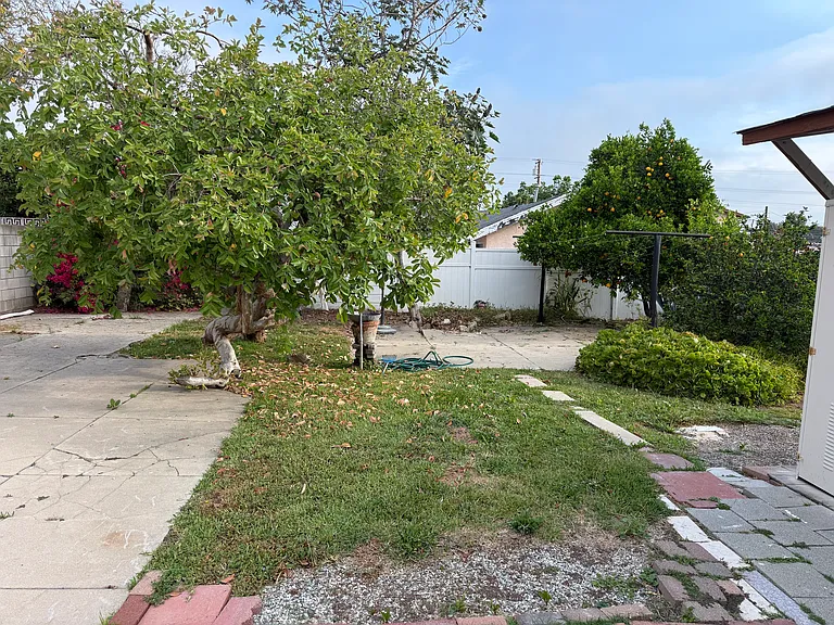 909 Hershey Ave — Photo 4