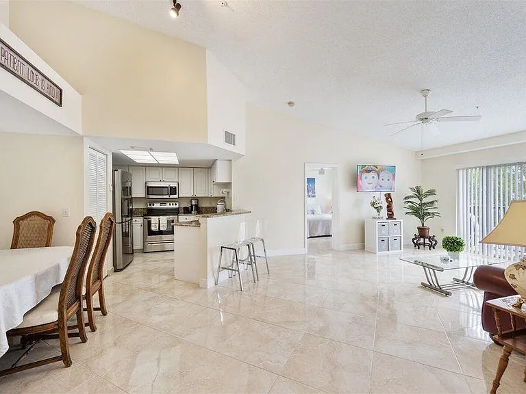 1100 Crestwood Ct S #1110 — Photo 2