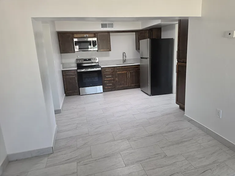 3901 E Montecito St — Photo 20