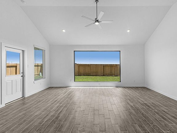 5th image of 826 Orchard Vale Rd