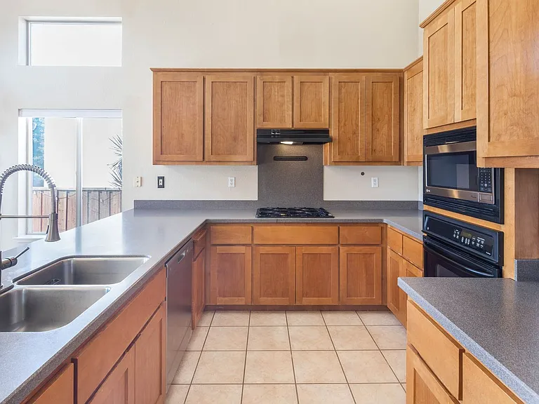 2902 Haddington Ct — Photo 18