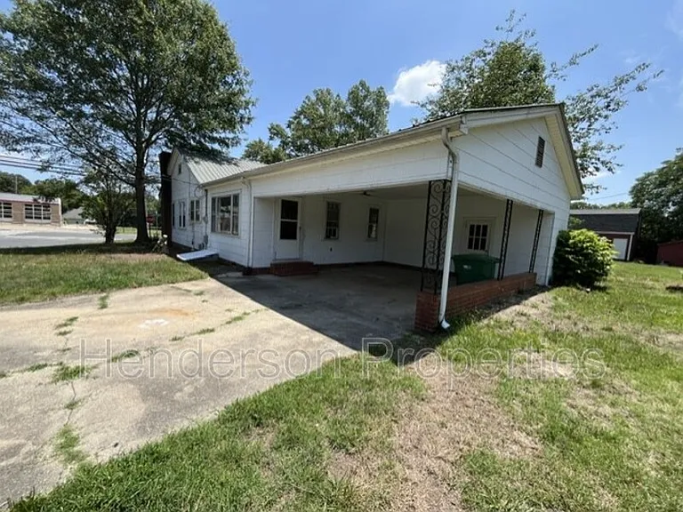 517 Concord Rd — Photo 2