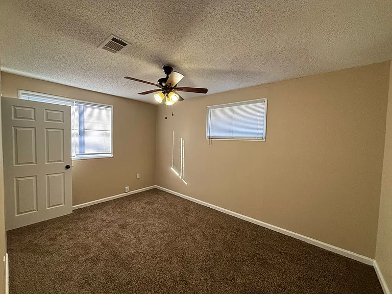 23 Hiland Pl #B — Photo 6