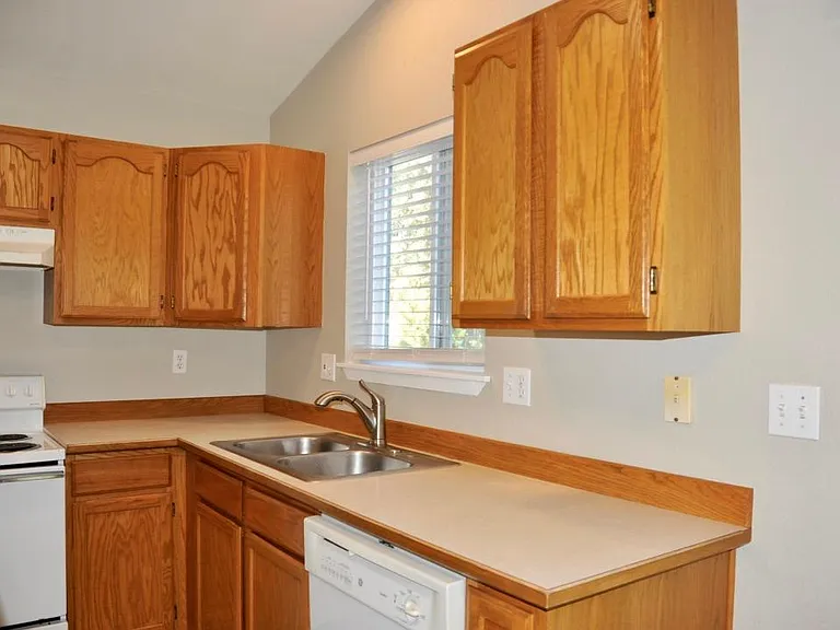 4024 E 2nd Ave #B — Photo 6