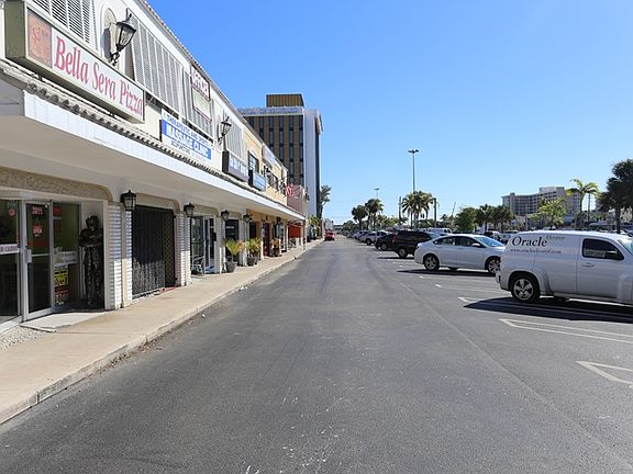 3rd image of 2811-2841 E Commercial Blvd